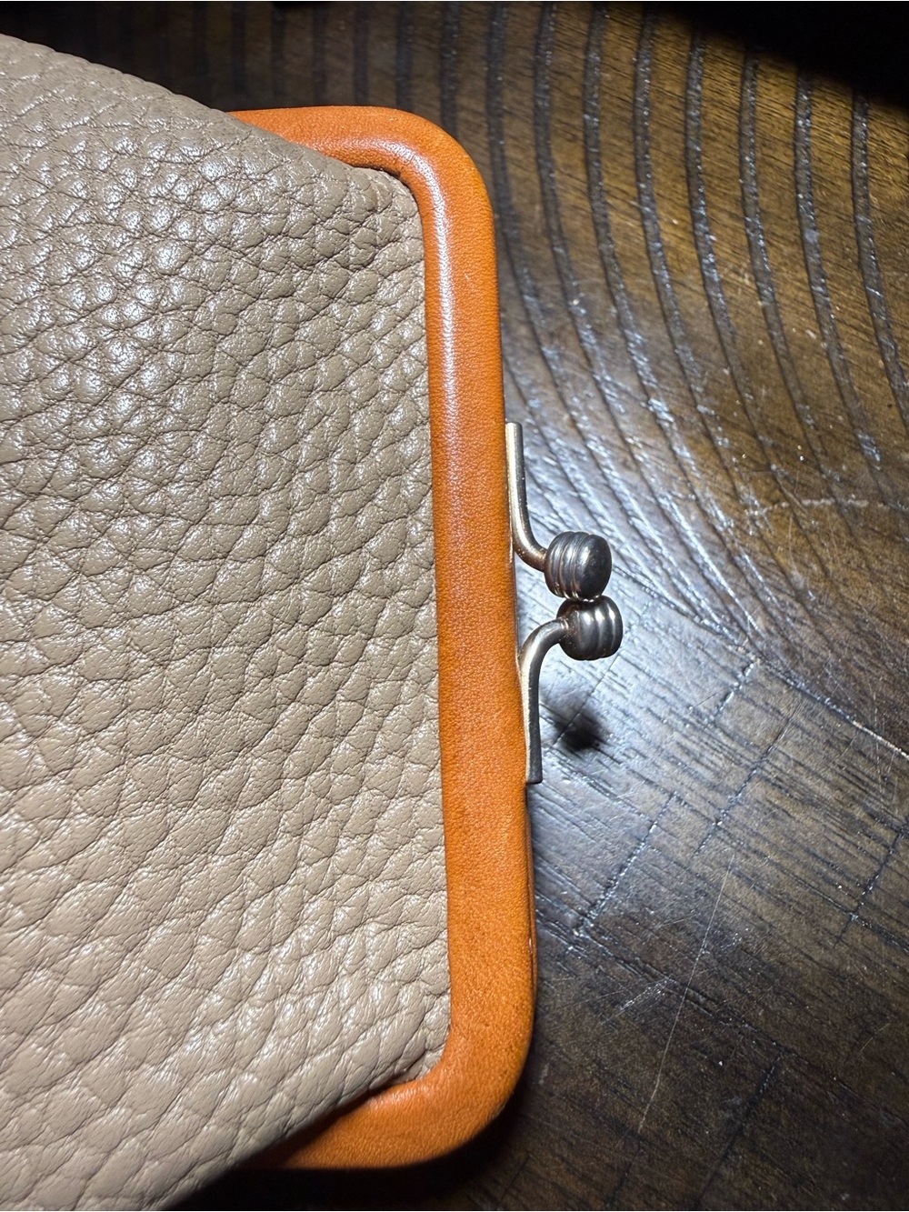 Vintage Dooney & Bourke Coin Purse Kiss Lock AWL Leather Duck Logo Taupe - Picture 6 of 10